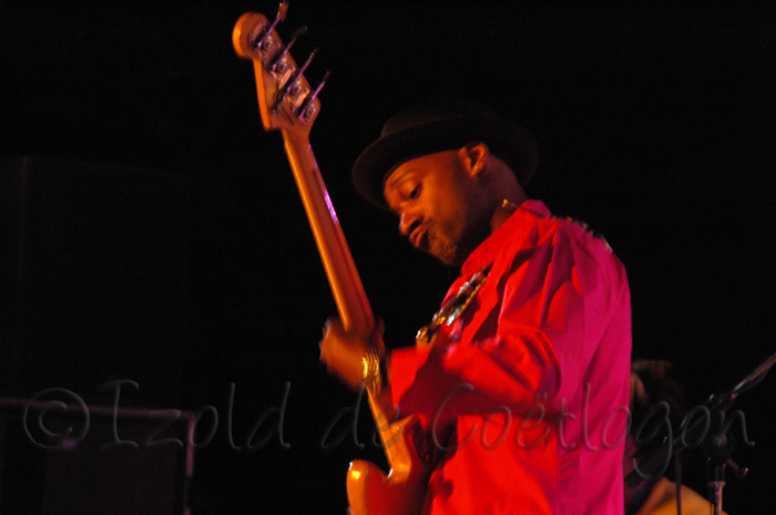 photo de concert de Marcus Miller